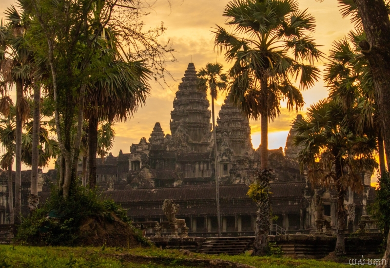 Private Sunrise Angkor Tour